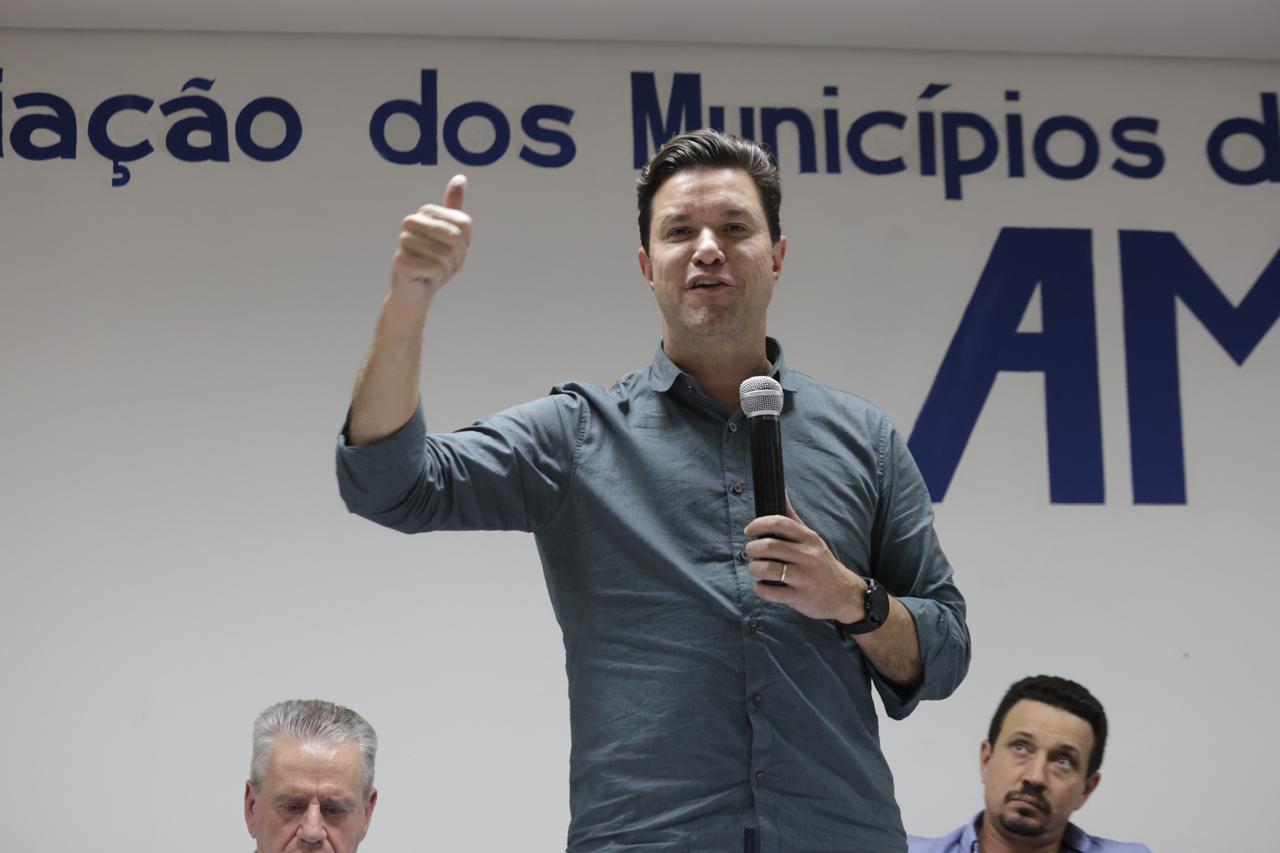 Governo do Estado homologa licitações que somam R$ 4 milhões para prefeituras do Noroeste