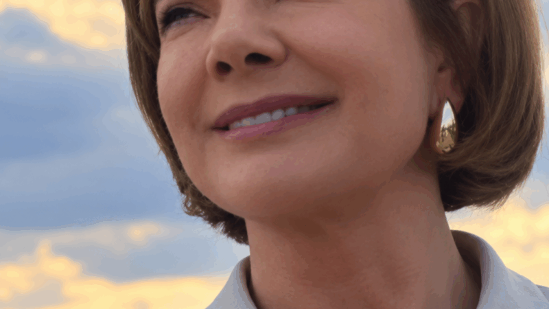 Primeira mulher eleita senadora pelo Paraná e dona da segunda maior votação desde 1994, com 3.196.468 votos, Gleisi está hoje em Maringá