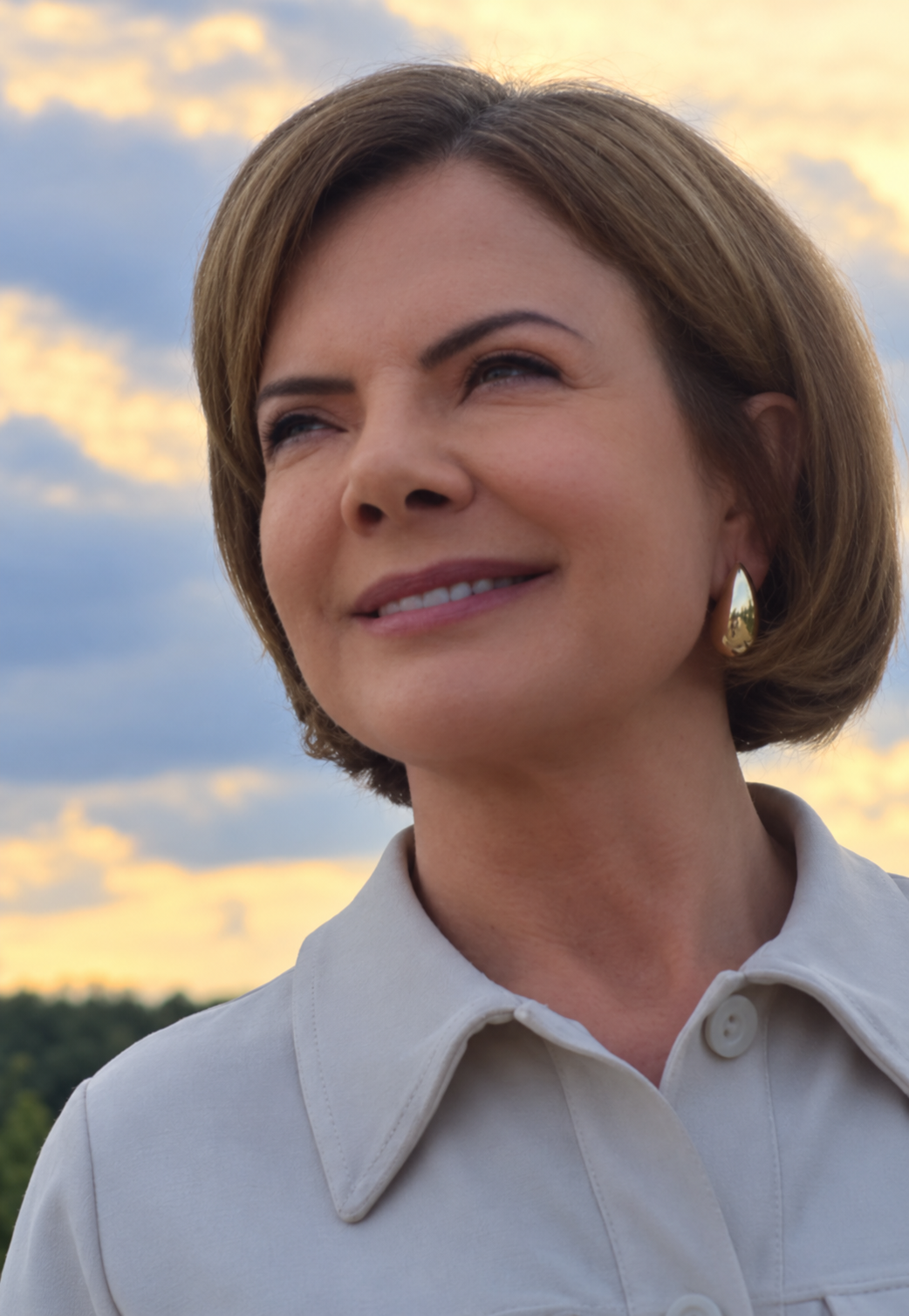 Primeira mulher eleita senadora pelo Paraná e dona da segunda maior votação desde 1994, com 3.196.468 votos, Gleisi está hoje em Maringá