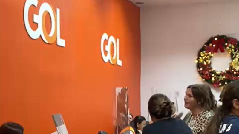 Atraso superior a 12 horas deixa passageiros supostamente sem assistência no Aeroporto de Maringá