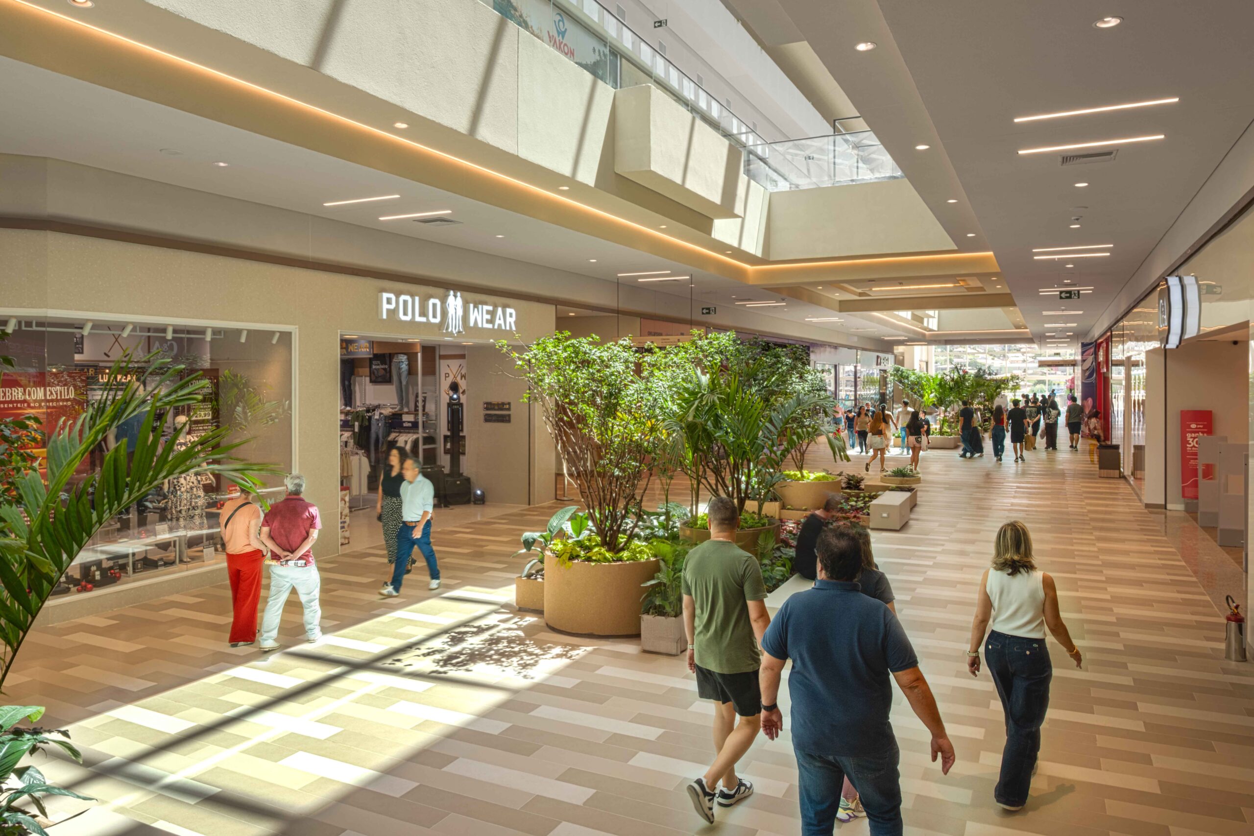 Plaza Campos Gerais lança campanha de Dia dos Pais com sorteio de kit Apple