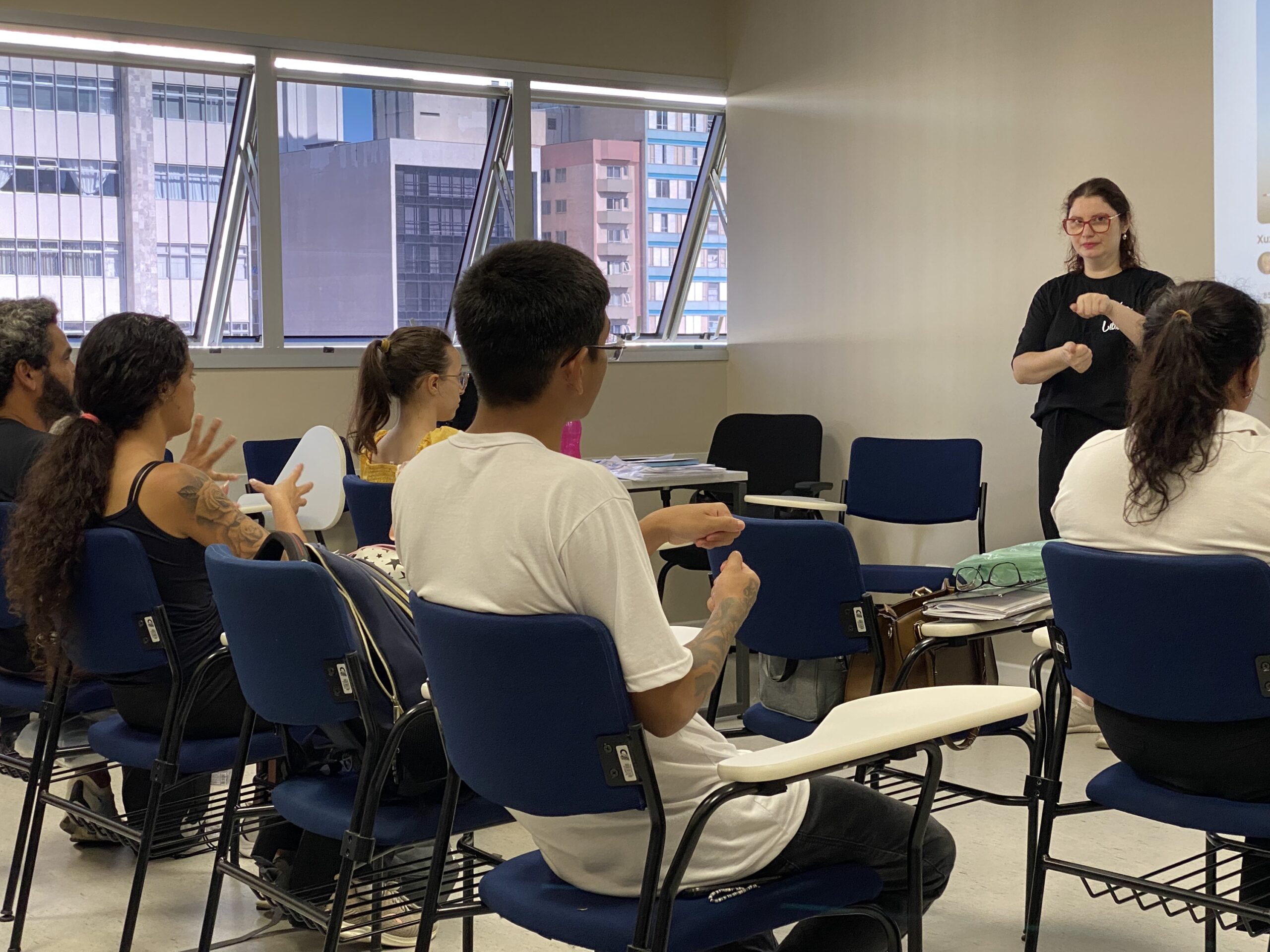 Comunicação para além da inclusão: Língua Brasileira de Sinais abre portas para mudar vidas