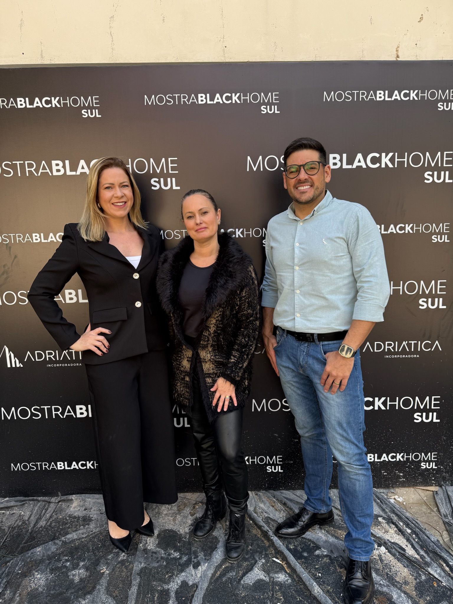 Movepar Curitiba marca presença na Mostra Black Home Sul com móveis em dois ambientes exclusivos
