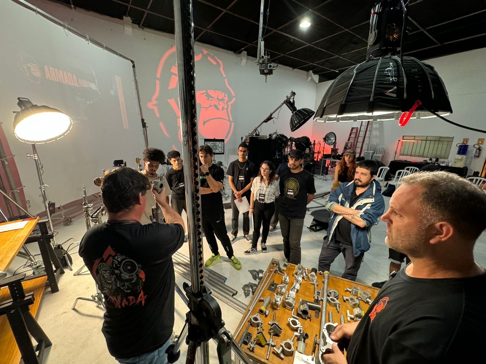 Maringá recebe curso gratuito de Elétrica Avançada para cinema, TV e publicidade