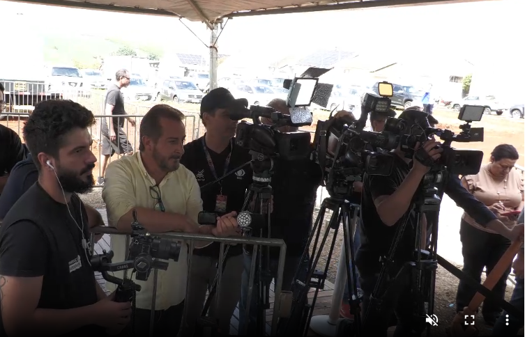 Ratinho Master foge da imprensa em Paiçandu