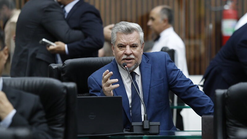 R$ 10 bilhões no discurso e cidades no buraco: Jacovós pressiona Estado por respostas