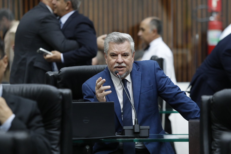 R$ 10 bilhões no discurso e cidades no buraco: Jacovós pressiona Estado por respostas