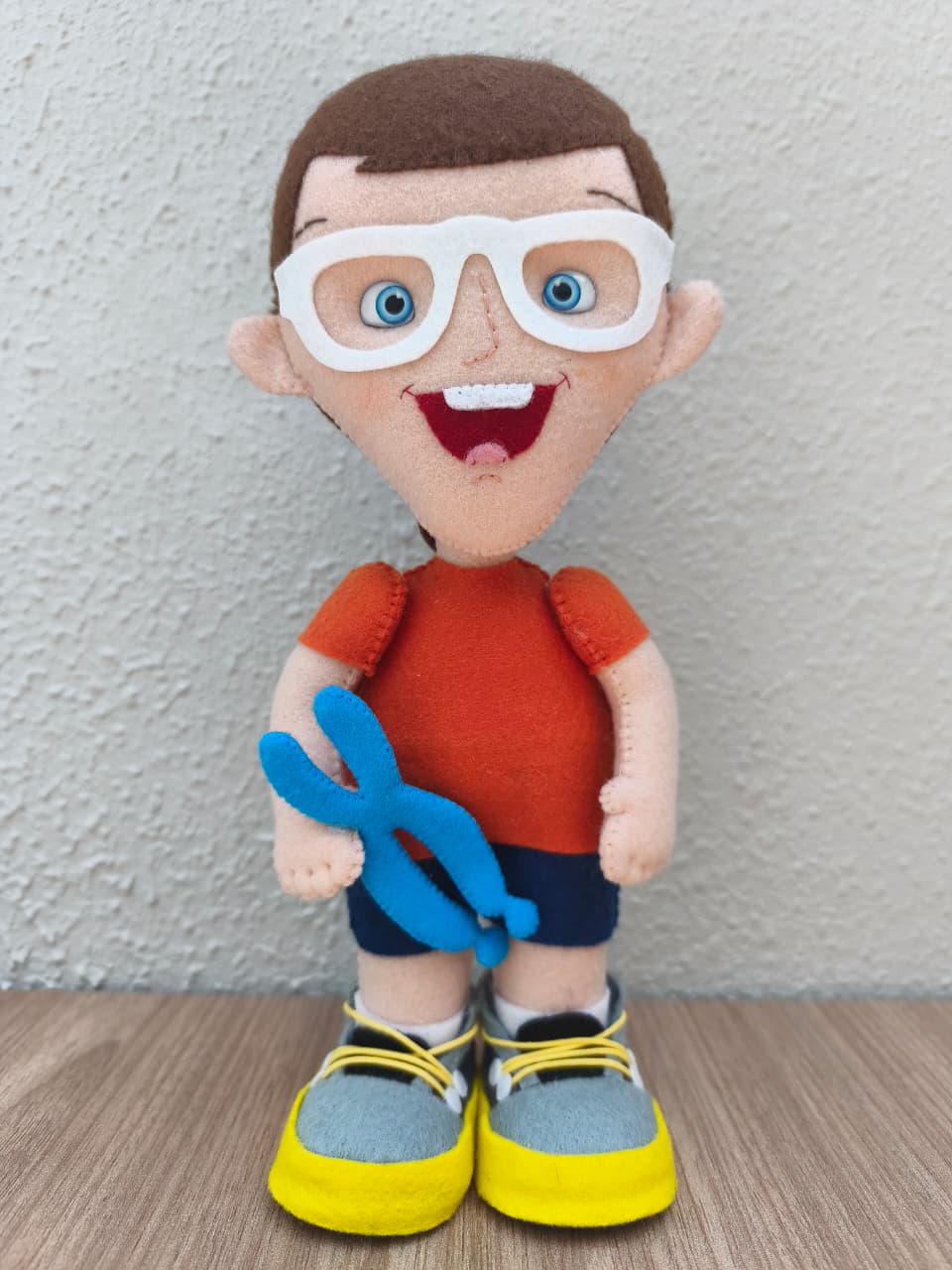 Bazar solidário em Curitiba arrecada recursos para projetos sociais e exames para Síndrome do X Frágil