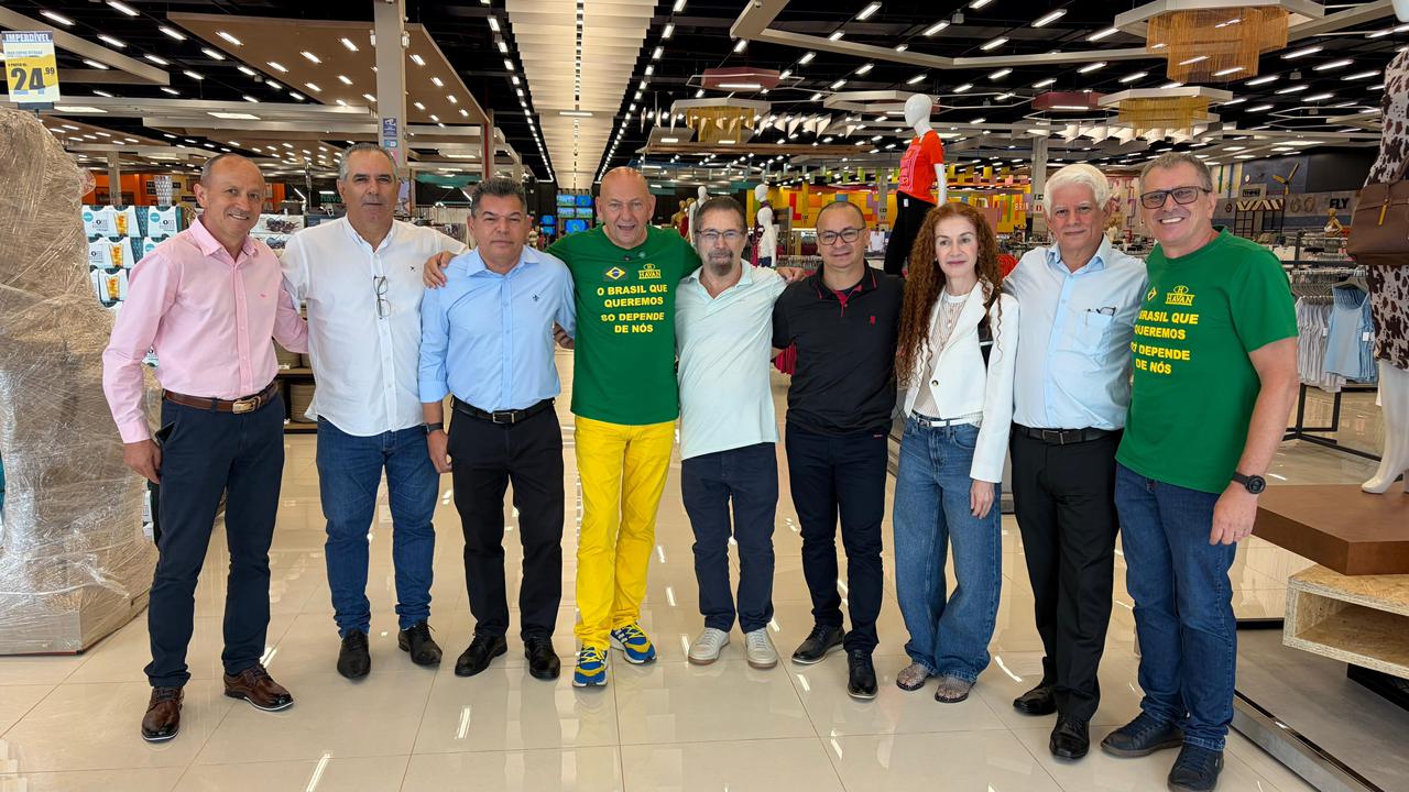 Luciano Hang se reúne com sindicatos patronal e dos empregados durante chegada em Maringá