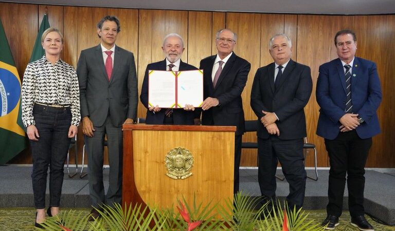 Lula lança programa para impulsionar exportações de Micro e Pequenas Empresas
