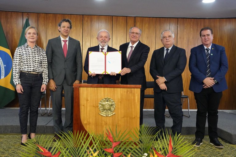 Lula lança programa para impulsionar exportações de Micro e Pequenas Empresas