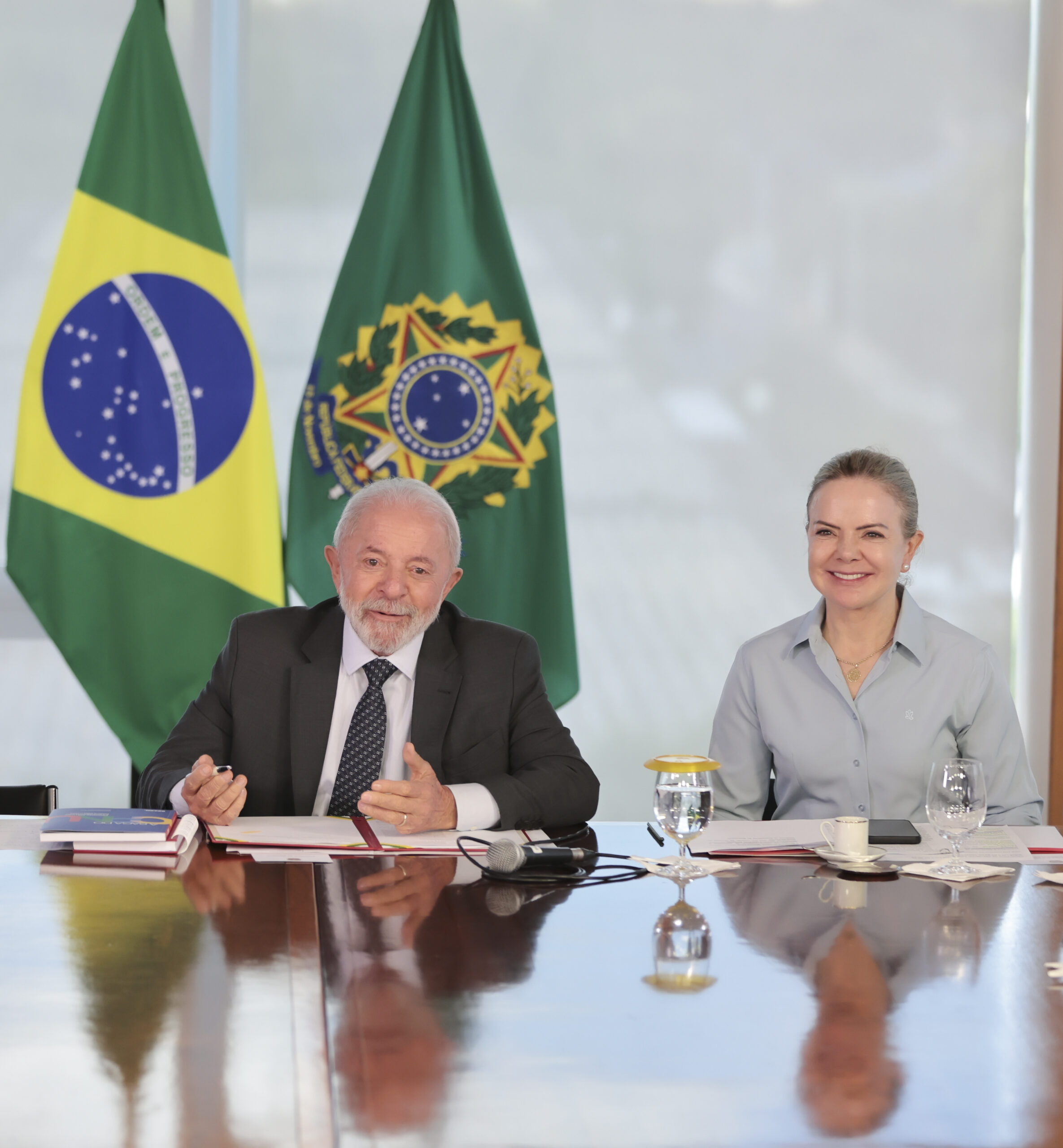 Lula e Gleisi anunciam R$ 61 milhões para urbanização de favelas no Paraná