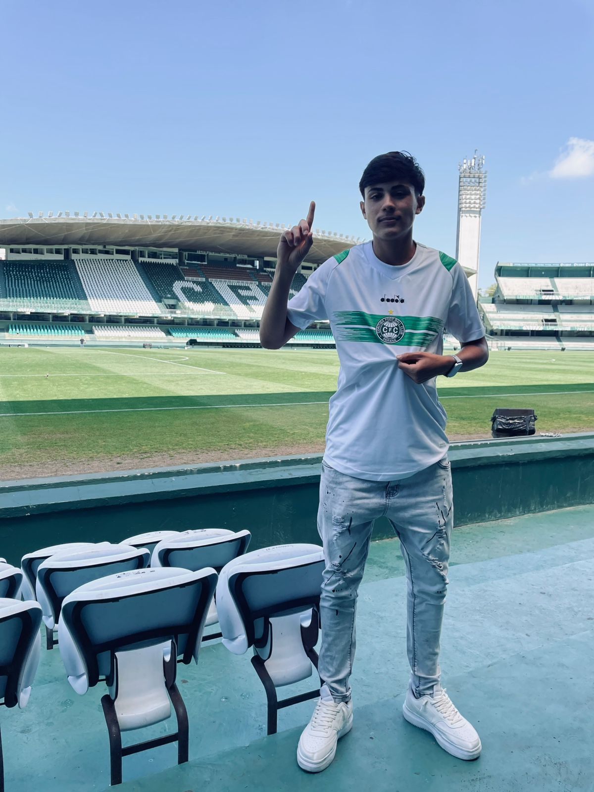 Promessa de Marialva brilha no futebol paranaense: Guilherme Xiru é contratado pelo Coritiba