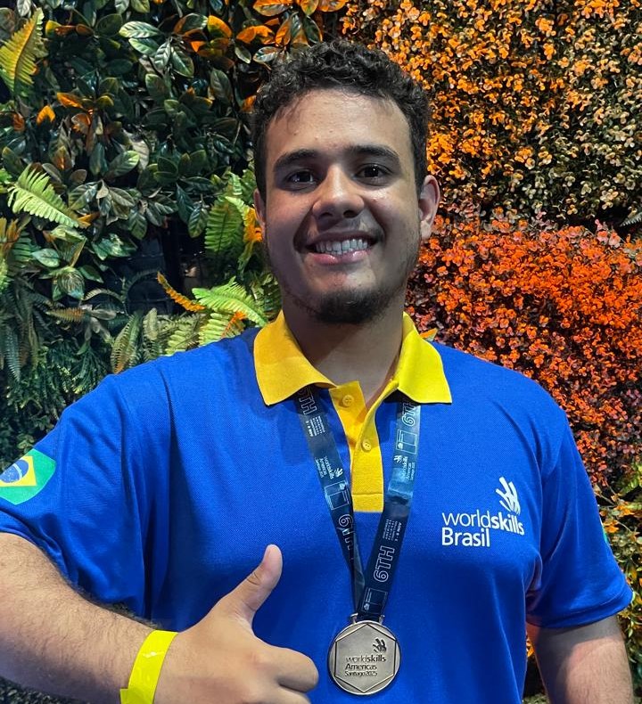 Maringaense conquista ouro para o Brasil em mundial de profissões técnicas no Chile