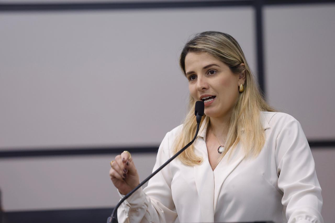 Vereadora Majô avança na modernização do licenciamento em Maringá com projeto que acelera alvarás, desburocratiza e impulsiona quem empreende