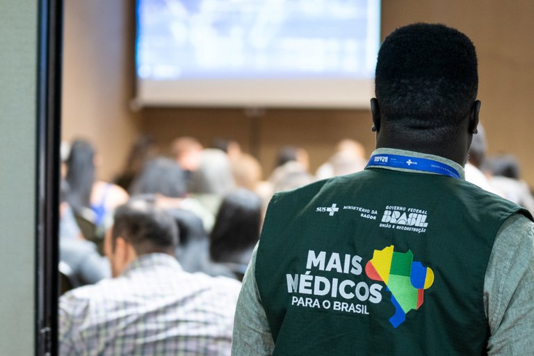 Paraná recebe 161 novos profissionais do Mais Médicos para reforçar o atendimento em áreas vulneráveis e territórios indígenas