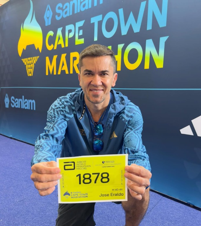 Campeão mundial: atleta de Maringá vence maratona internacional em chegada emocionante