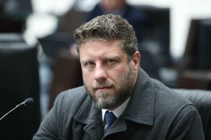Requião Filho se filia ao PDT ao lado do ex-governador Roberto Requião