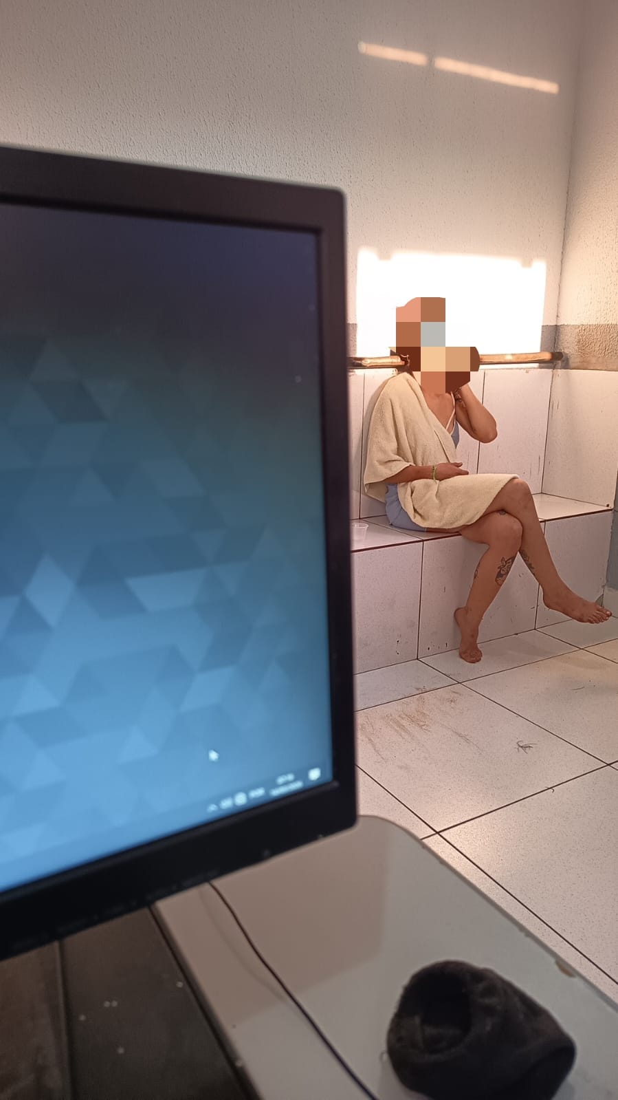 Confusão em residência termina com prisão de mulher procurada pela Justiça em Maringá