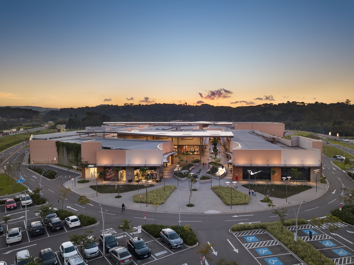 City Center Outlet Premium promove grande Arraiá Julino com comidas típicas, brincadeiras e touro mecânico