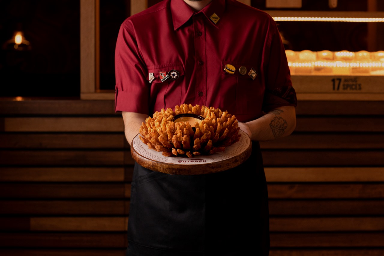 Outback Steakhouse anuncia unidade em Ponta Grossa e oferece 85 vagas de trabalho no Shopping Plaza Campos Gerais