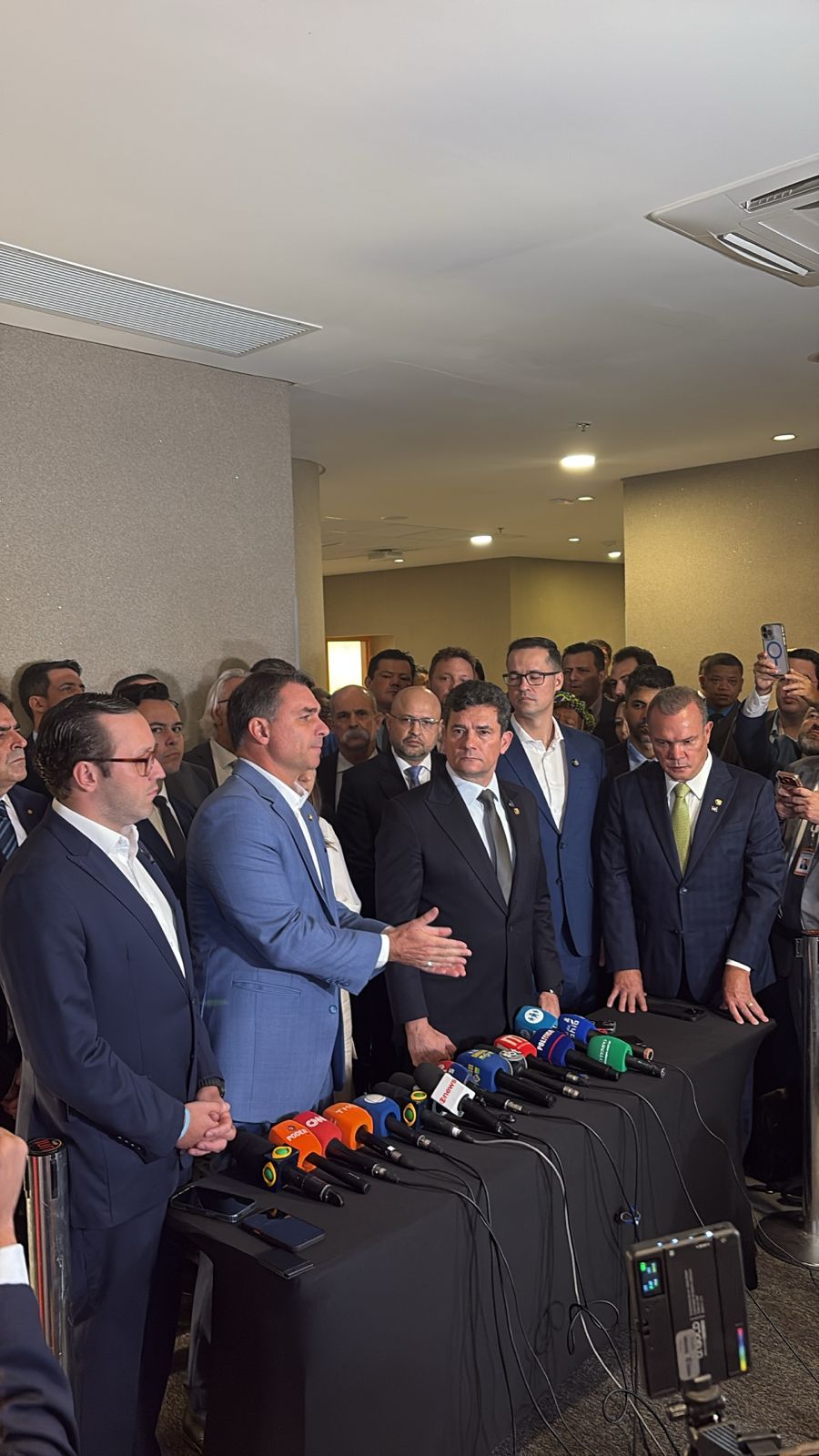 O recado de Flávio Bolsonaro para o Paraná: Moro é o nome para o Palácio Iguaçu