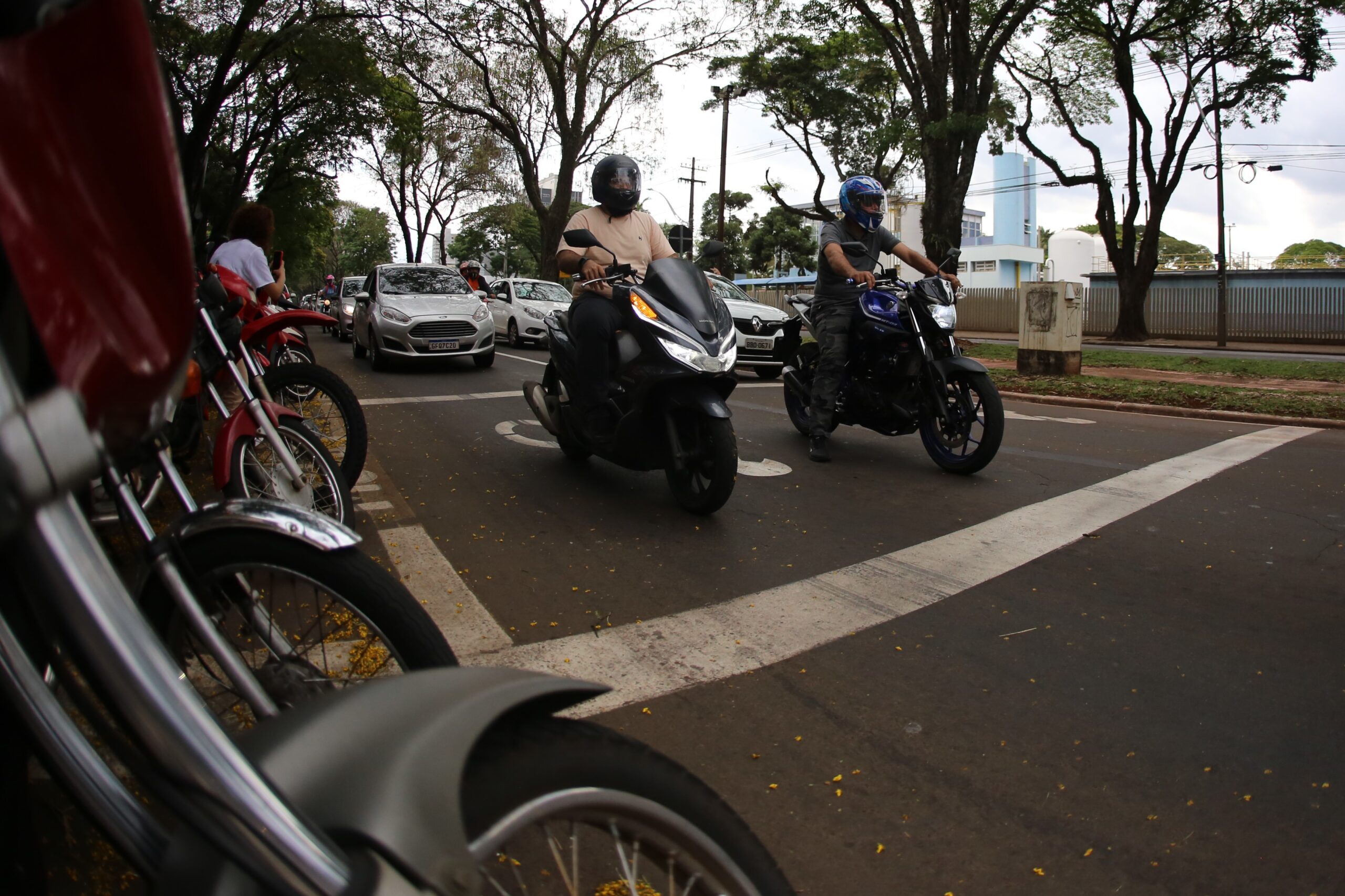 Para incentivar segurança no trânsito,  gestão Ulisses Maia  recolhe mais de 420 capacetes em mau estado de conservação