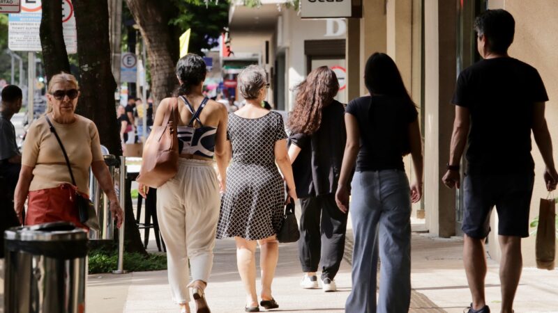 Inadimplência cresce 8,6% no Paraná e dívida média supera R$ 6,1 mil, aponta SPC Brasil