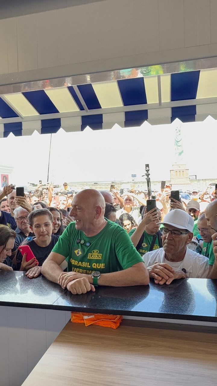 Luciano Hang inaugura novo espaço do Pastel do Zé em Maringá