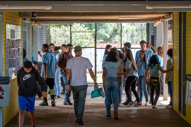 Após dois anos de Pé-de-Meia, abandono escolar no PR cai 67%