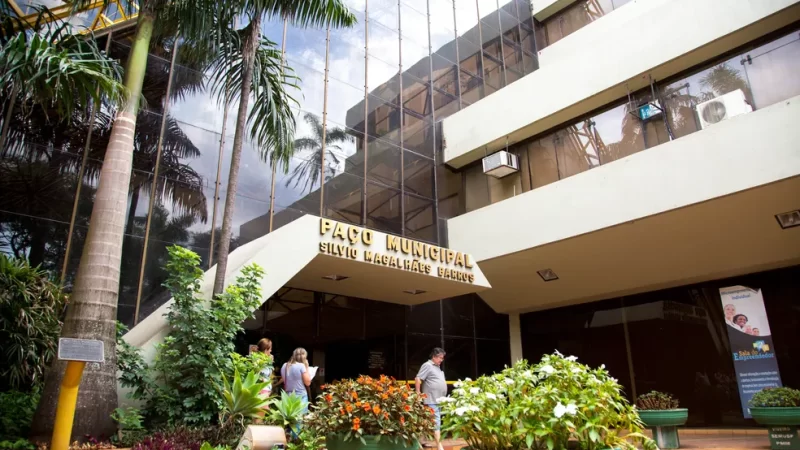 Quem governa para likes quebra cidades