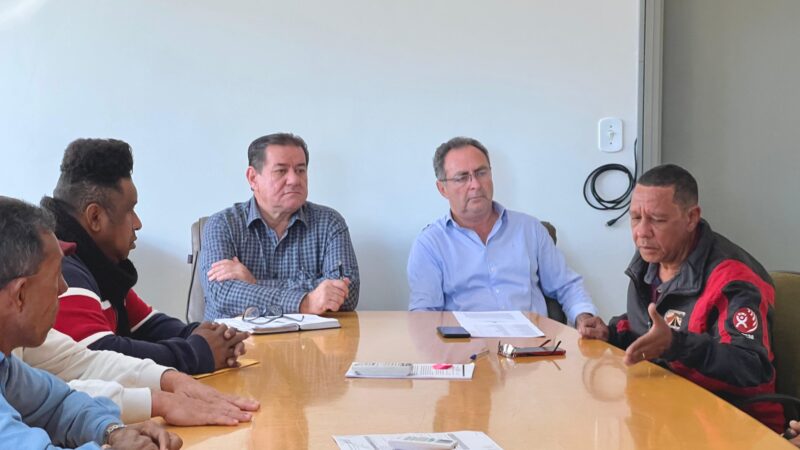 Duas Posturas: Ratinho culpa “empresa ruim” e se afasta; em Iguaraçu, prefeito e vice se mobilizam por operários