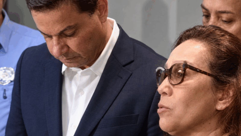 Vídeo: A imprensa ouviu? Professora faz forte cobrança a Sandro Alex em Maringá