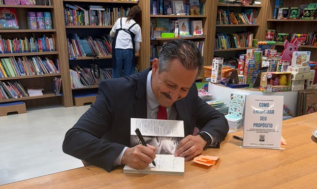 “Como Encontrar Seu Propósito”, de Ricardo Alberto Escher, é sucesso na Livrarias Curitiba