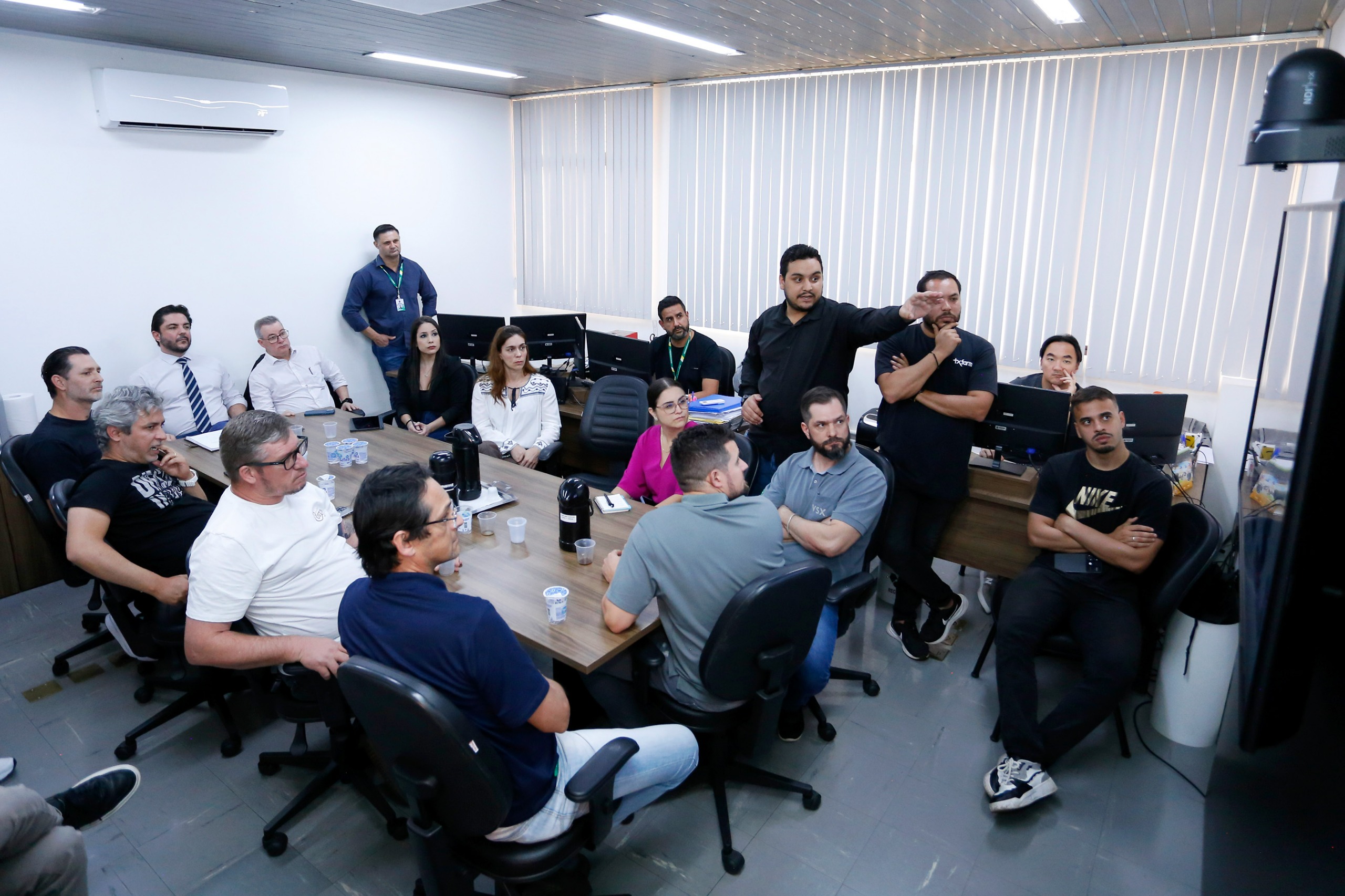 Câmara de Maringá discute organização da fiação nos postes