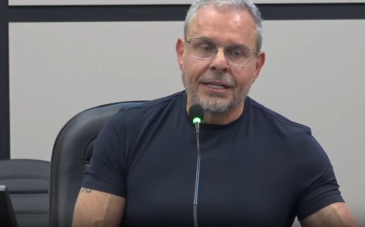 Mentiras perigosas: Cris Lauer e Ricardo Arruda espalham medo sobre vacina infantil!