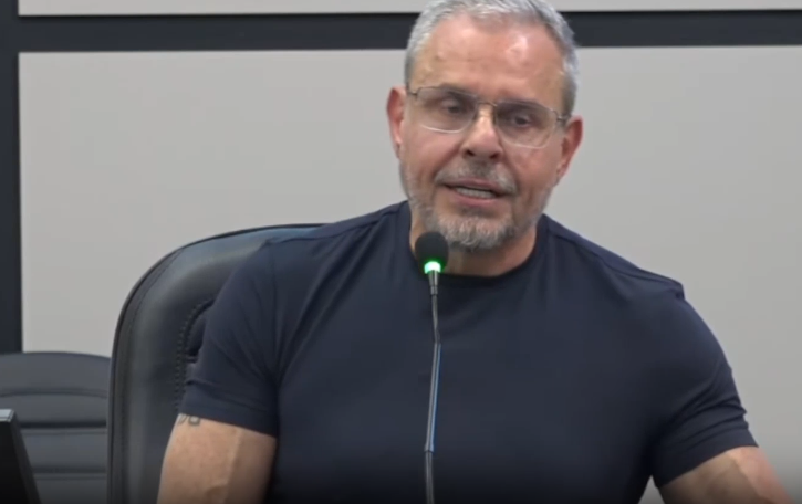 Mentiras perigosas: Cris Lauer e Ricardo Arruda espalham medo sobre vacina infantil!