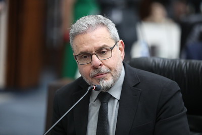 Ricardo Arruda enfrenta início de semana difícil com repercussão de retratação e denúncia no caso da rachadinha