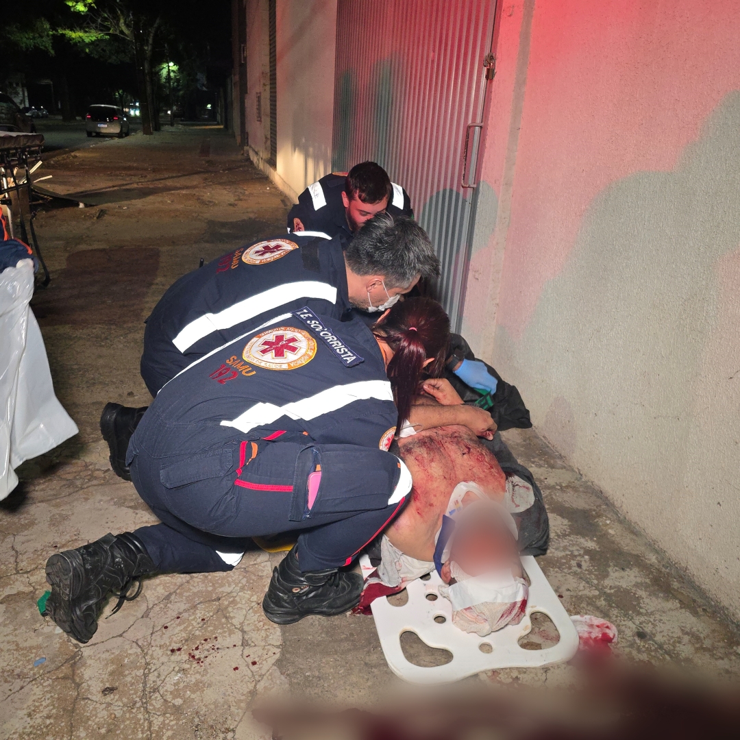 Briga generalizada entre pessoas em situação de rua termina com homem brutalmente espancado em Maringá