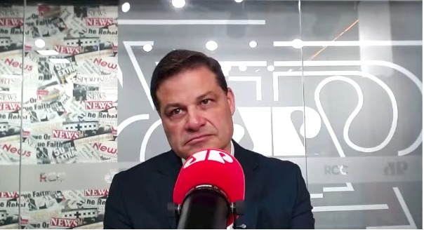 No estúdio, o Paraná de Sandro Alex é vitrine; fora dele, há atrasos, suspeitas e milhões em cobrança