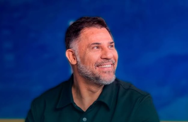 Pastor Sandro fez facetas dentárias em UBS? Versões entram em conflito