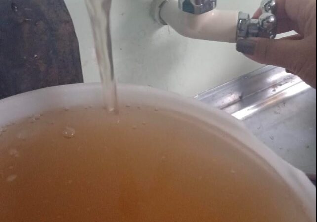 Água com odor e cor alterada: responsabilidade de quem, governador Ratinho Junior?