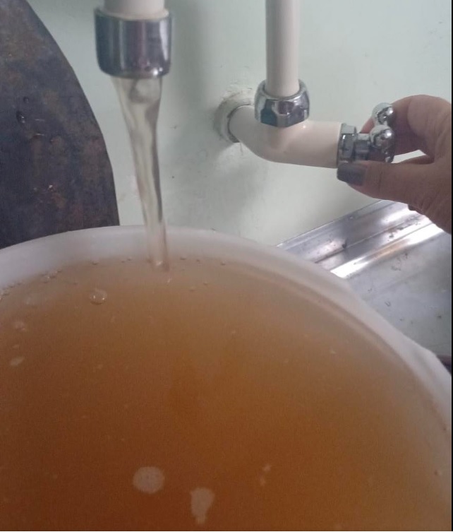 Água com odor e cor alterada: responsabilidade de quem, governador Ratinho Junior?