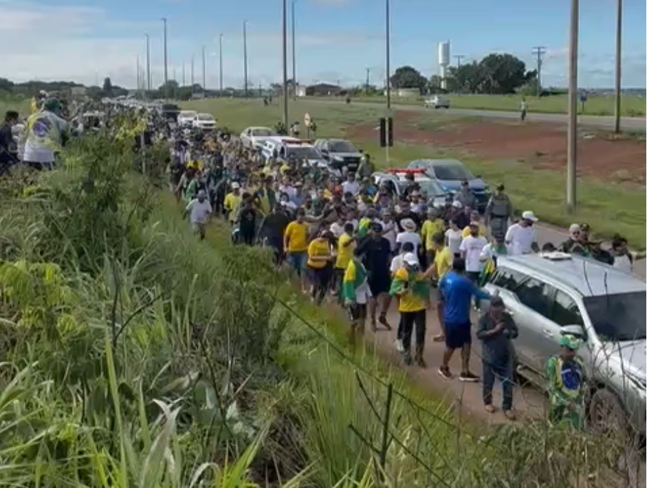 Direto da estrada: Deputado delegado Jacovós registra imagens de sua caminhada e de Nikolas Ferreira para Brasília na manhã deste sábado