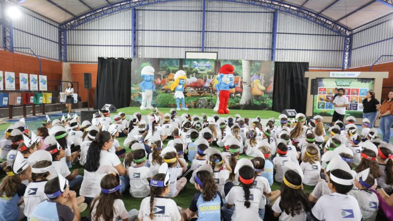 Sicredi e Smurfs transformam sustentabilidade em experiência para crianças em parceria inédita no Brasil