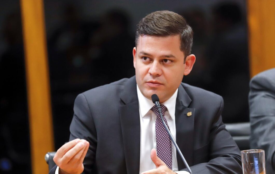 Depois de votar contra os mais pobres, Tião Medeiros terá gás para pedir voto?