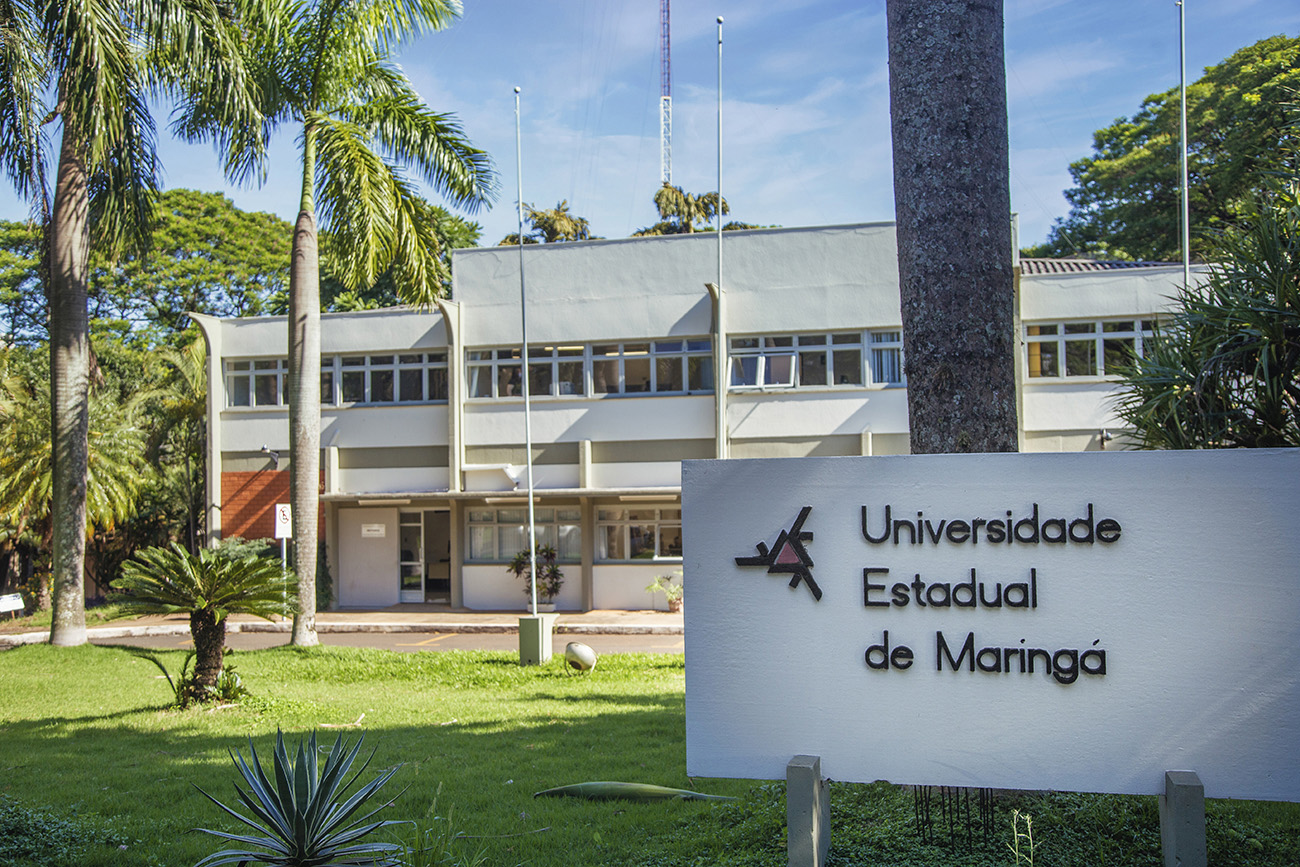 É falso que havia pessoa circulando armada na UEM nesta quarta-feira. Veja o comunicado oficial da Universidade