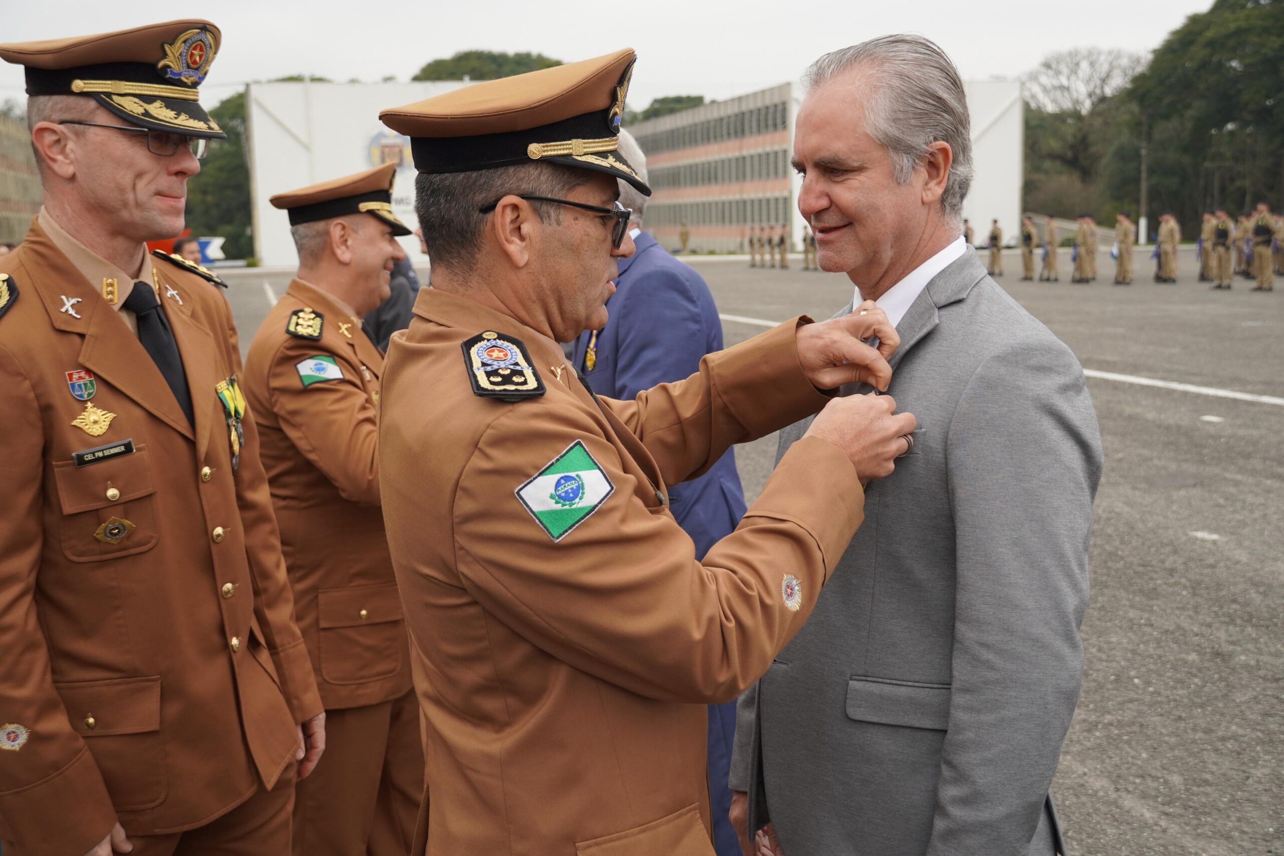 Ulisses Maia é homenageado com a mais alta honraria da Polícia Militar do Paraná