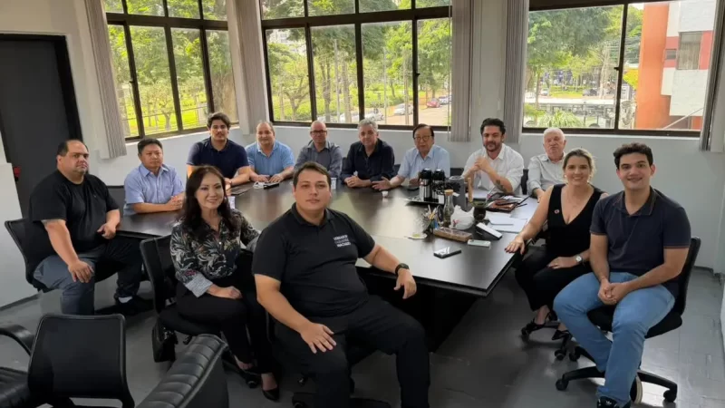 Base de Silvio Barros entra em campo para frear crise na saúde enquanto Pacífico e Daniel Malvezzi assistem de fora