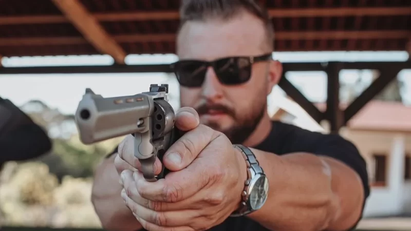 Quando a arma em casa vira sentença: a tragédia que desmonta o mito da segurança armada